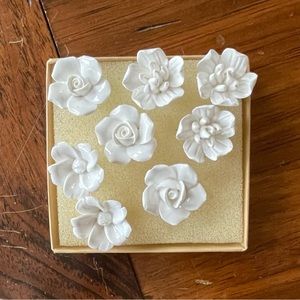 Anthropologie White Flower Push-Pins • Set of 8